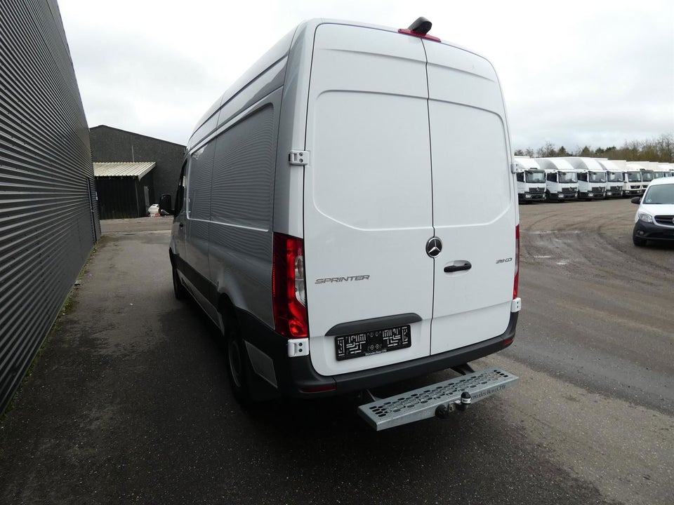 Mercedes Sprinter 319 2,0 CDi A2 Kassevogn aut. RWD