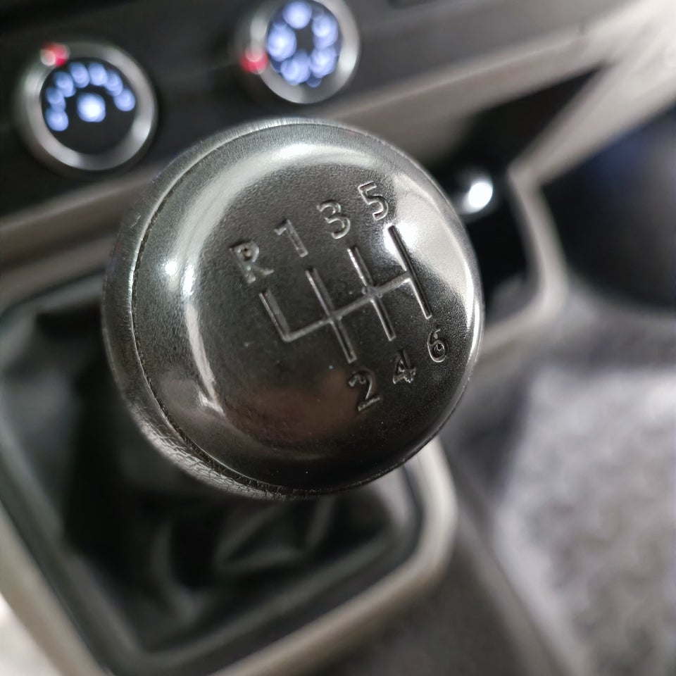 VW Transporter 2,0 TDi 150 Kassevogn lang