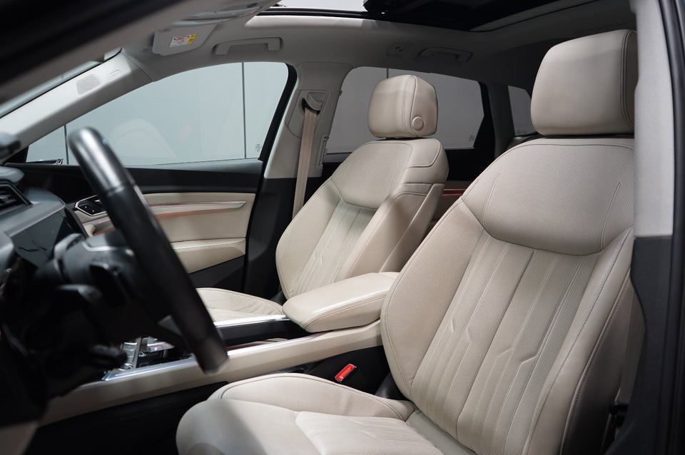 Audi Q8 e-tron 55 Prestige quattro 5d