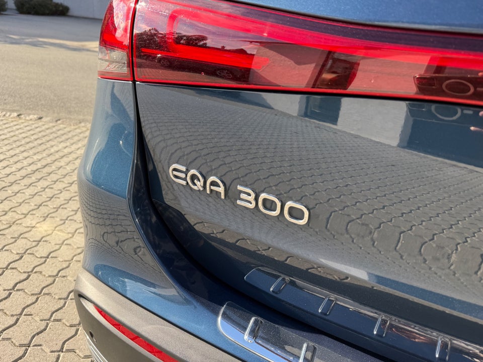 Mercedes EQA300 Progressive 4Matic 5d