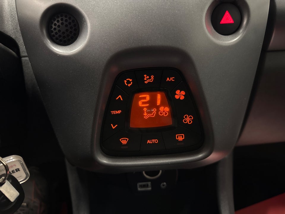 Toyota Aygo 1,0 VVT-i x-press 5d