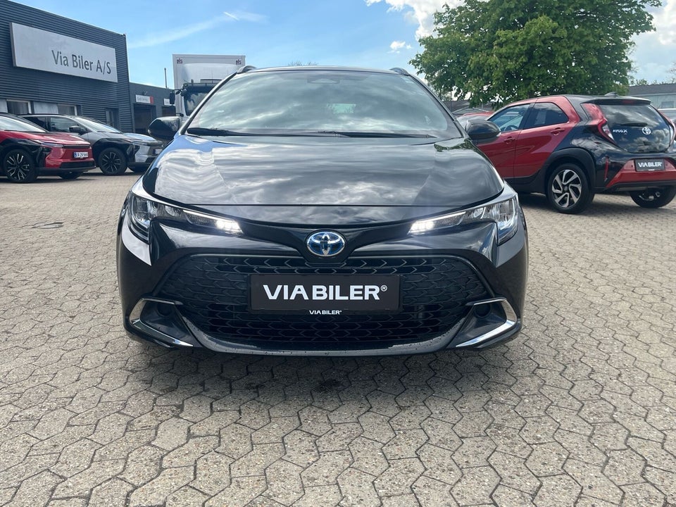 Toyota Corolla 1,8 Hybrid Essential Touring Sports e-CVT 5d