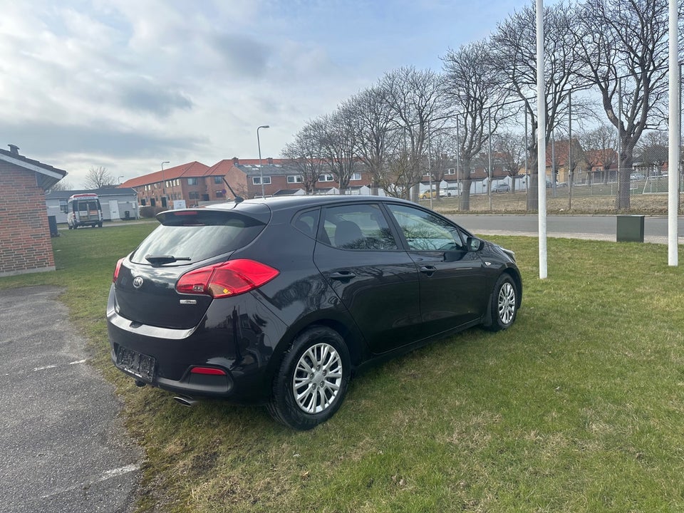 Kia Ceed 1,6 CRDi 128 Style+ Clim 5d