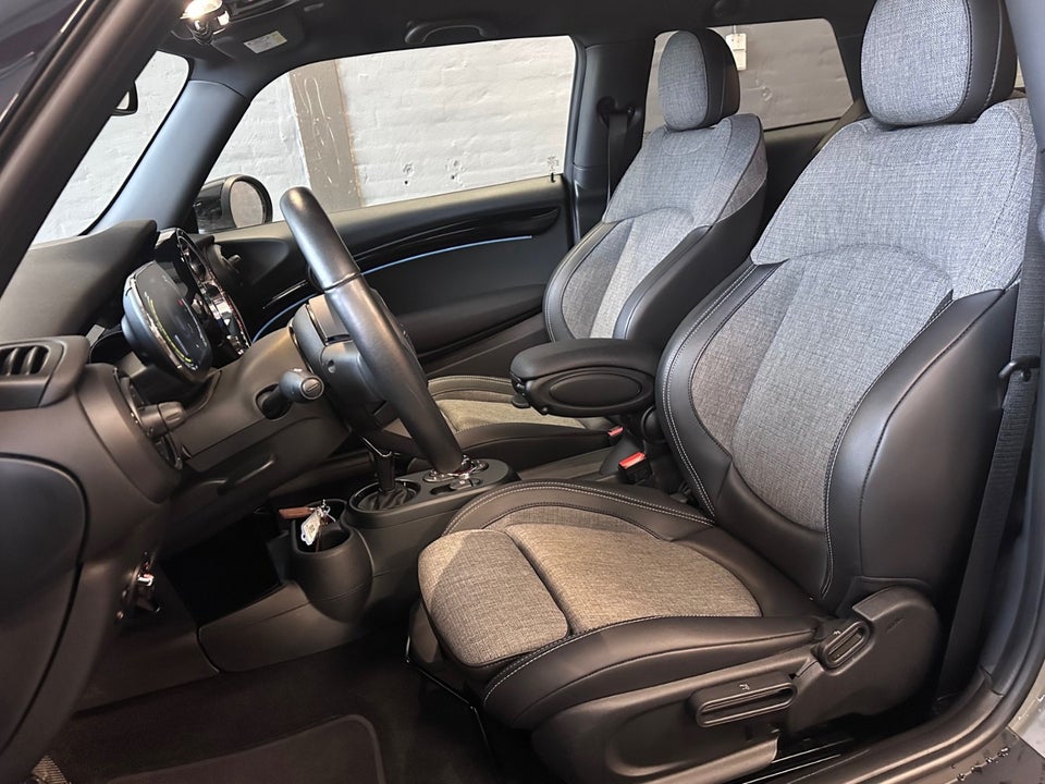 MINI Cooper SE Essential 3d