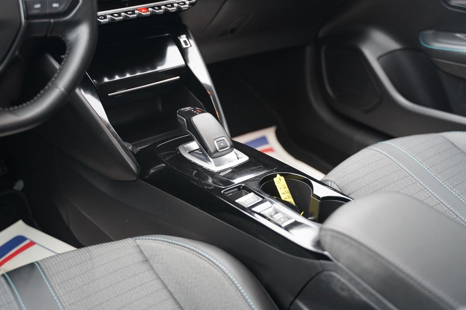 Peugeot 208 1,2 PureTech 100 Evolution EAT8 5d