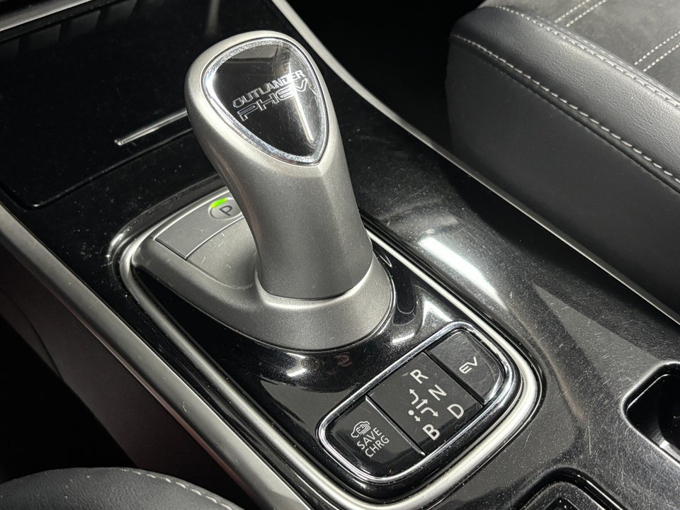 Mitsubishi Outlander 2,4 PHEV Invite CVT 4WD 5d