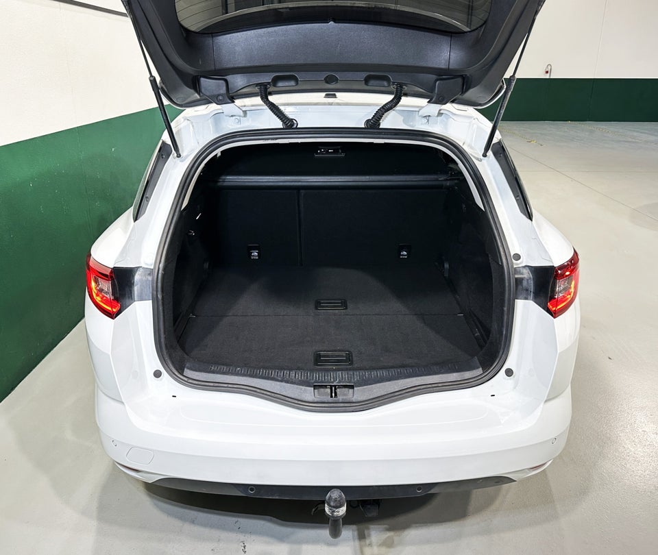 Renault Megane IV 1,3 TCe 140 Limited Sport Tourer 5d