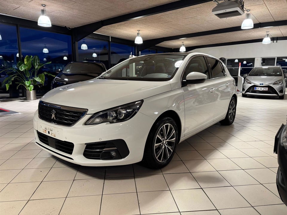 Peugeot 308 1,2 PureTech 130 Selection Sky 5d