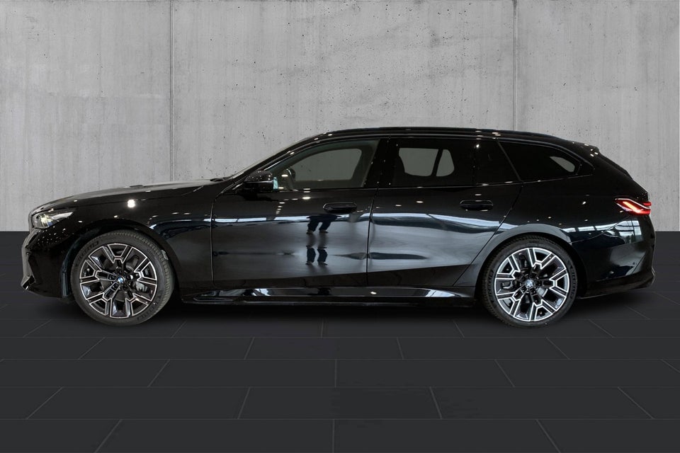 BMW i5 eDrive40 Touring Fully Charged 5d