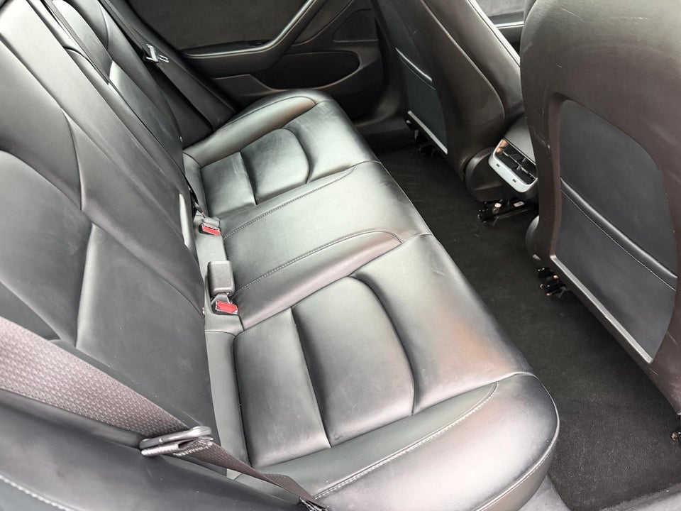 Tesla Model 3 Standard Range+ RWD 4d