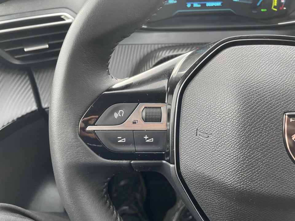 Peugeot e-208 50 GT 5d