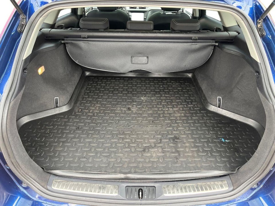 Toyota Avensis 1,8 VVT-i T2 Premium Touring Sports MDS 5d