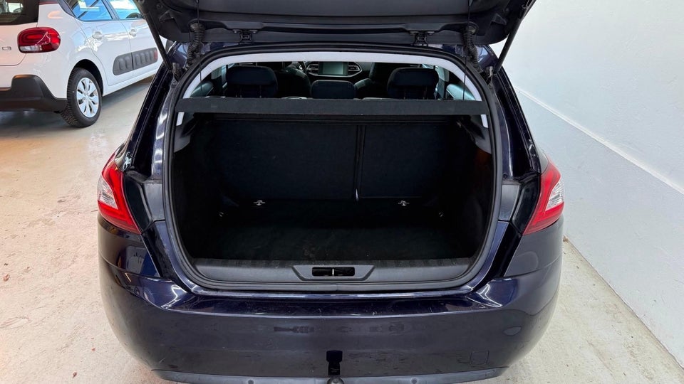 Peugeot 308 1,2 e-THP 130 Allure Sky 5d