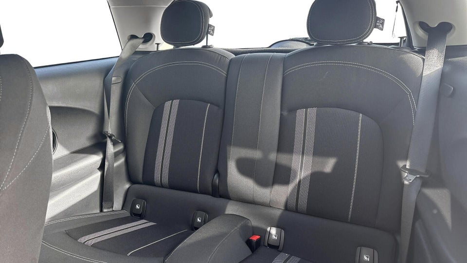 MINI Cooper SE Essential 3d