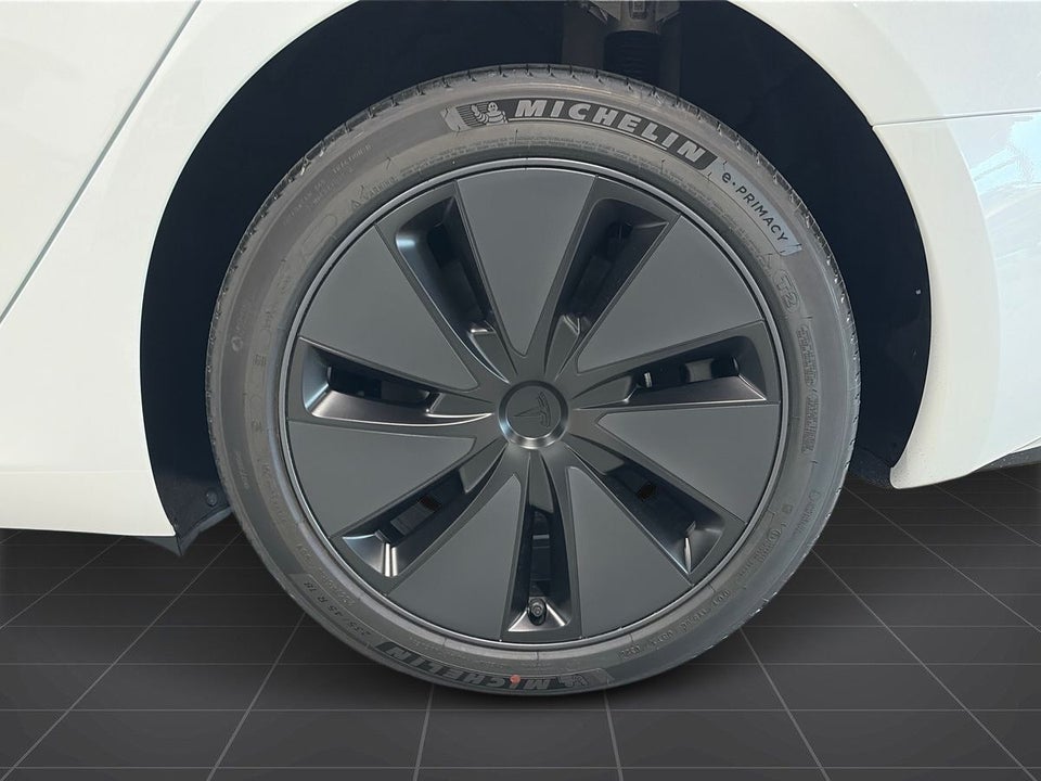 Tesla Model 3 Long Range RWD 4d