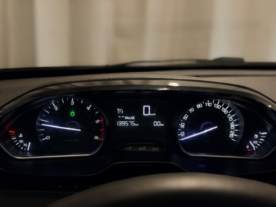 Peugeot 208 1,6 BlueHDi 100 Allure Sky 5d
