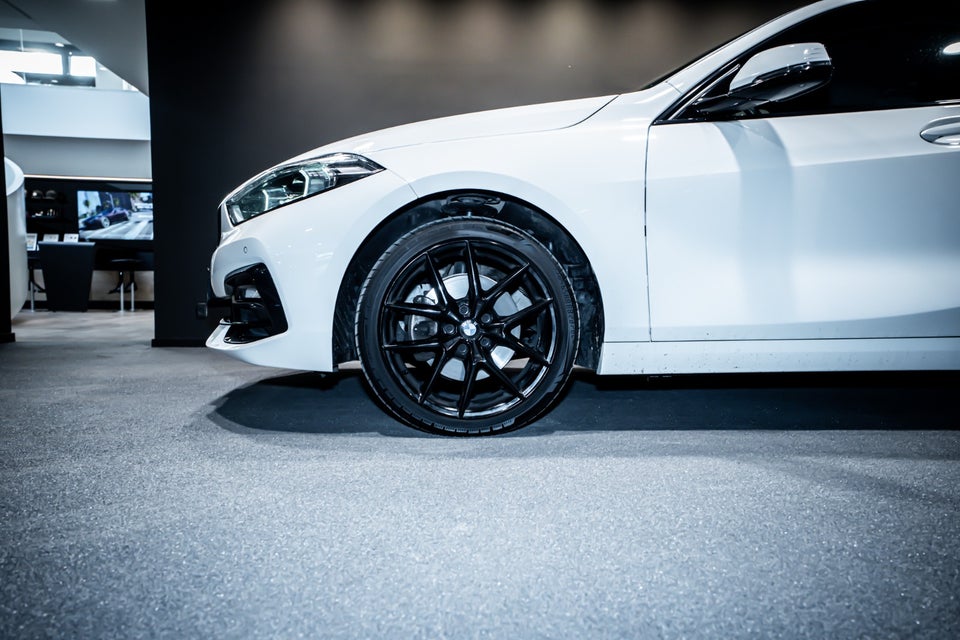 BMW 118i 1,5 Sport Line aut. 5d