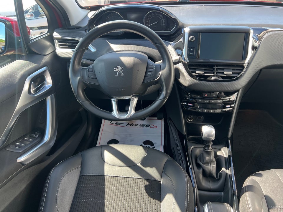 Peugeot 2008 1,2 PureTech 110 Prestige Sky 5d