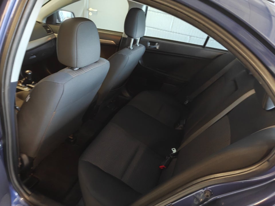 Mitsubishi Lancer 1,8 Invite SportSedan 4d