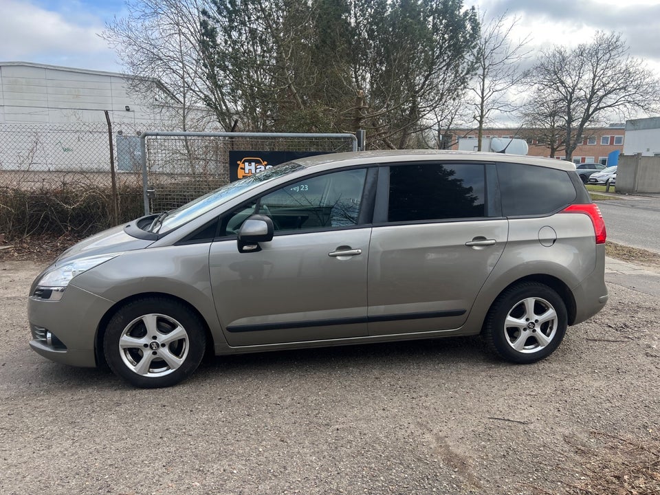 Peugeot 5008 1,6 VTi Premium 5d