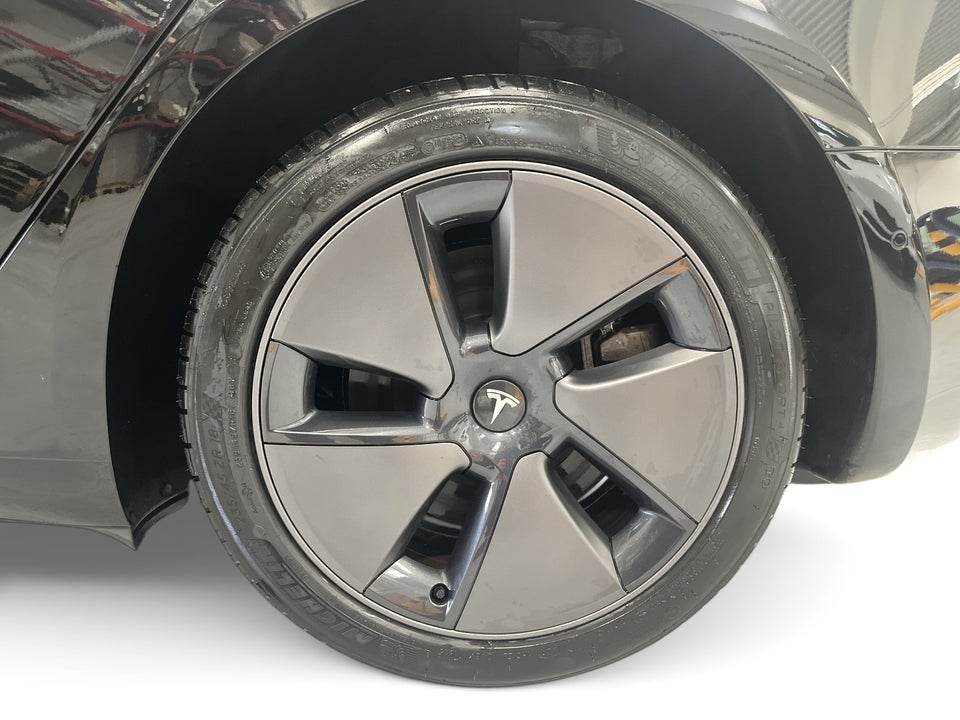 Tesla Model 3 Standard Range+ RWD 4d