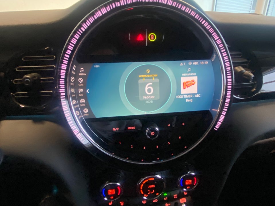 MINI Cooper SE Essential 3d