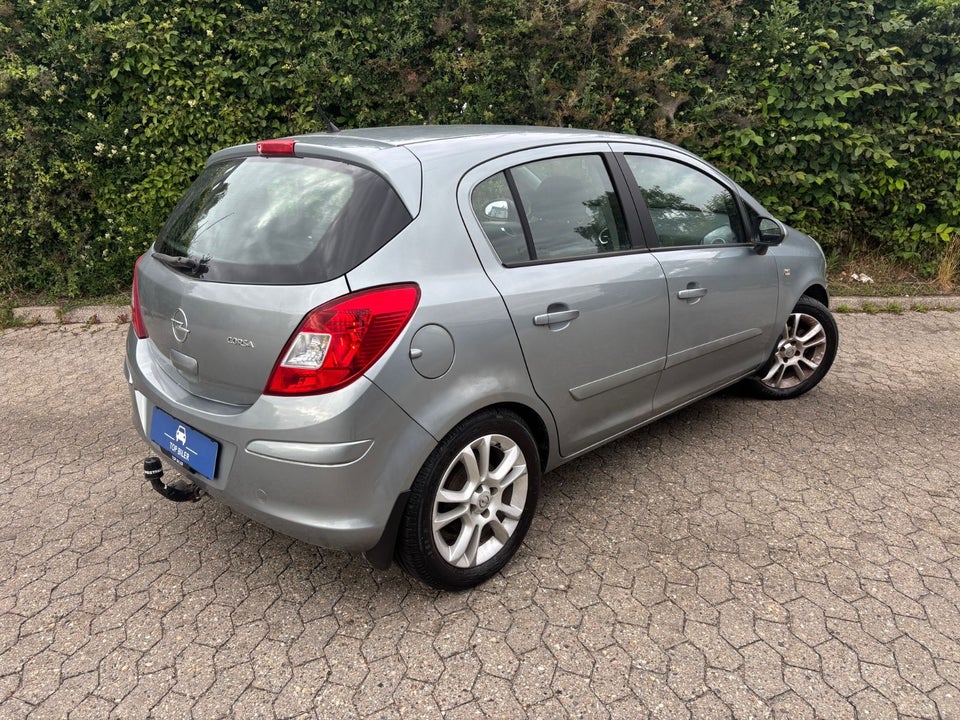 Opel Corsa 1,4 16V Cosmo 5d