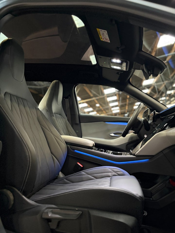 Ford Explorer 77 Premium Extended Range 5d