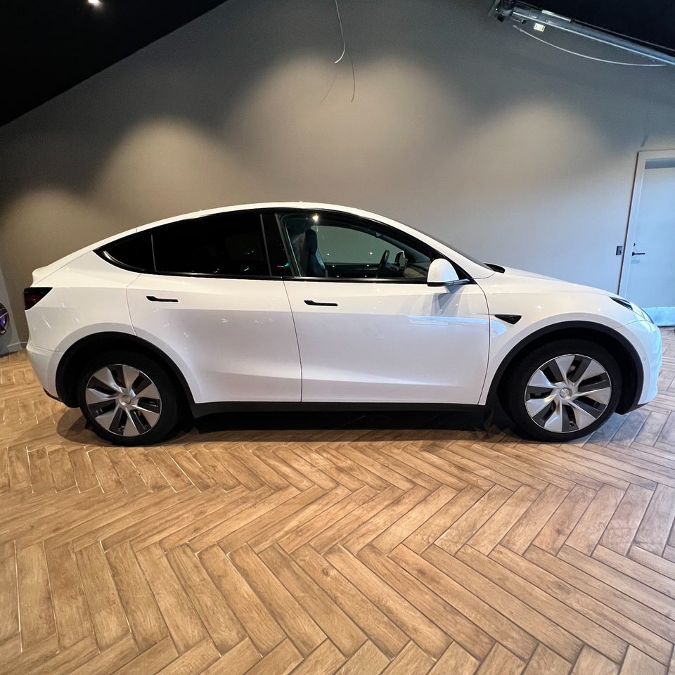 Tesla Model Y Long Range AWD 5d