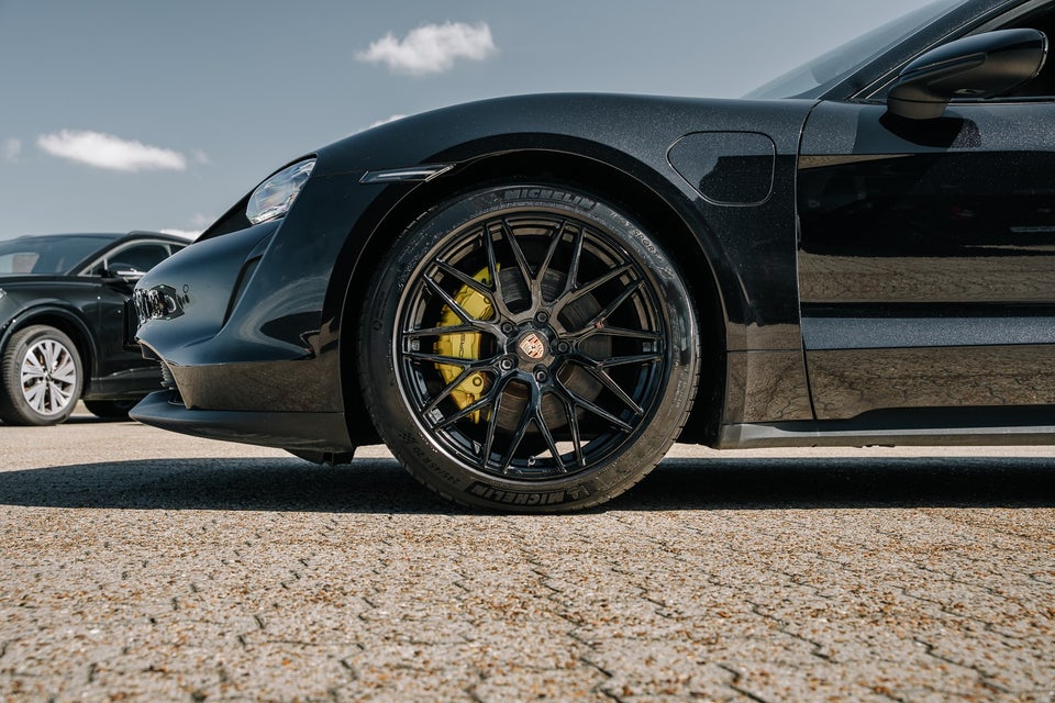 Porsche Taycan 4d