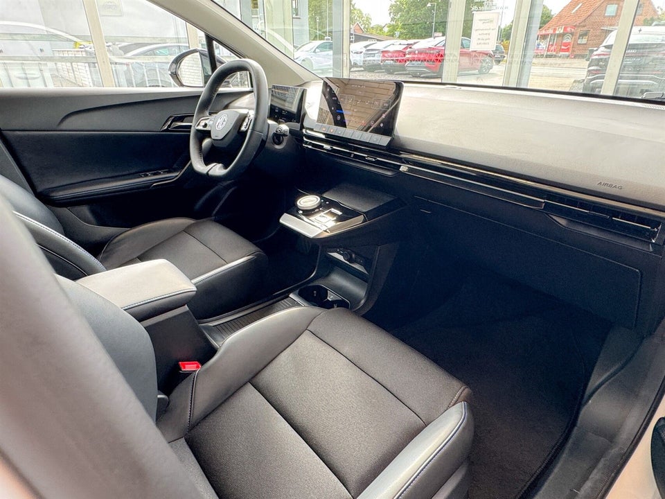 MG MG4 64 Luxury 5d