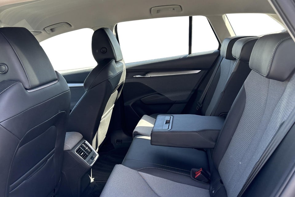 Skoda Enyaq 60 iV Loft 5d