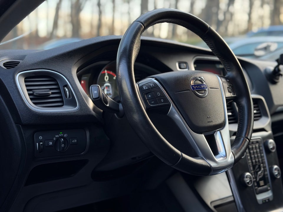 Volvo V40 2,0 D2 120 Momentum 5d