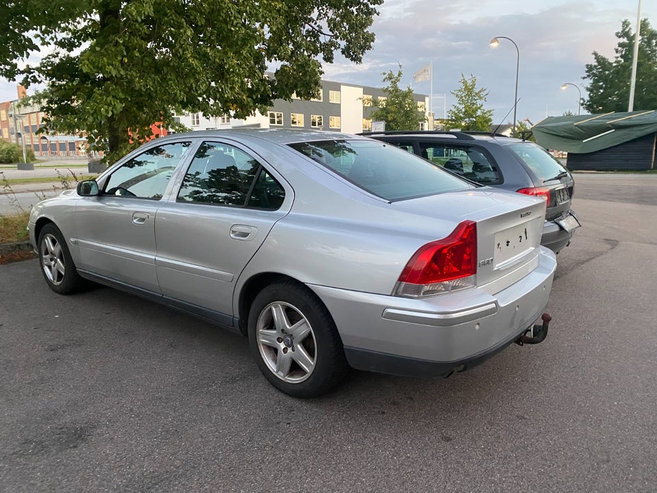 Volvo S60 2,4 170 Momentum 4d