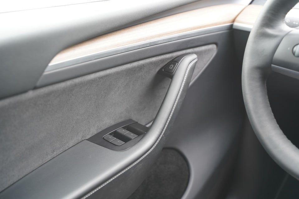 Tesla Model Y Long Range AWD 5d