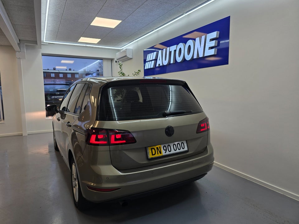 VW Golf Sportsvan 1,6 TDi 110 Highline DSG 5d