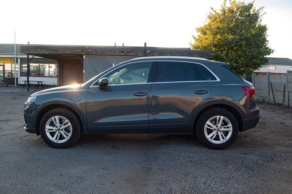 Audi Q3 45 TFSi e Attitude plus S-tr. 5d