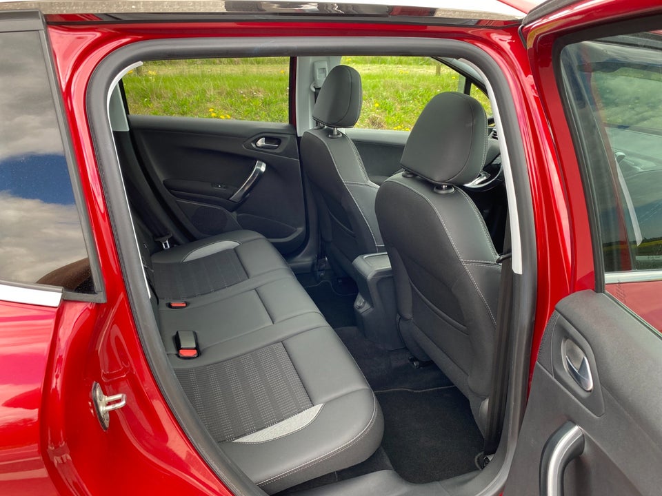 Peugeot 2008 1,6 BlueHDi 100 Allure Sky 5d