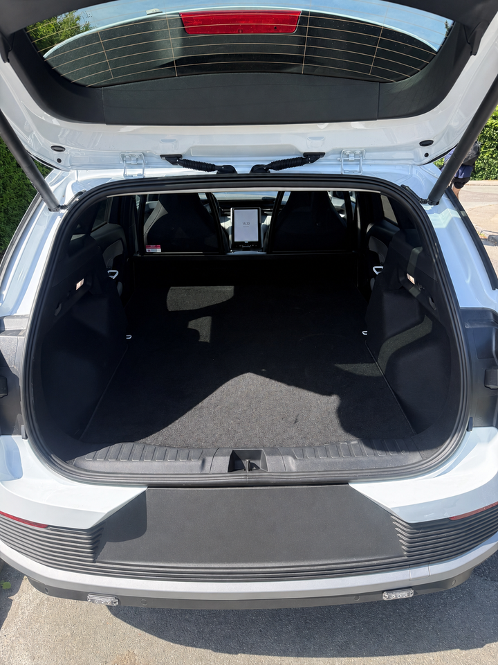 Ford Explorer 77 Premium Extended Range Van 5d