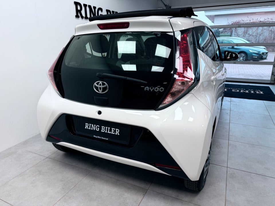 Toyota Aygo 1,0 VVT-i x-wave Sky 5d