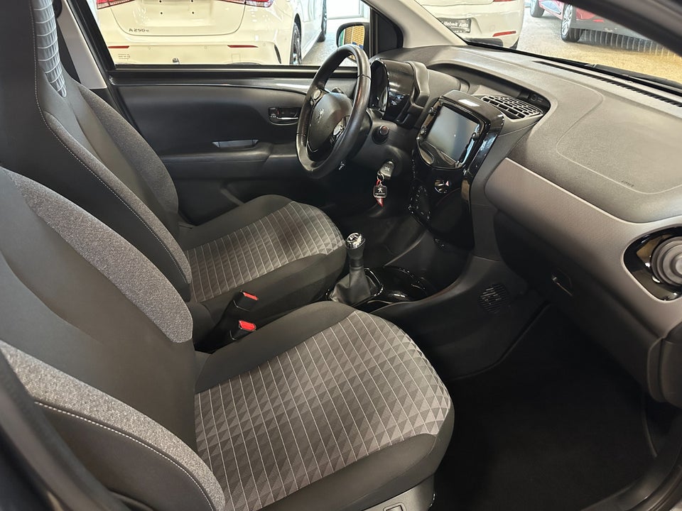 Peugeot 108 1,0 e-VTi 72 Infinity 5d