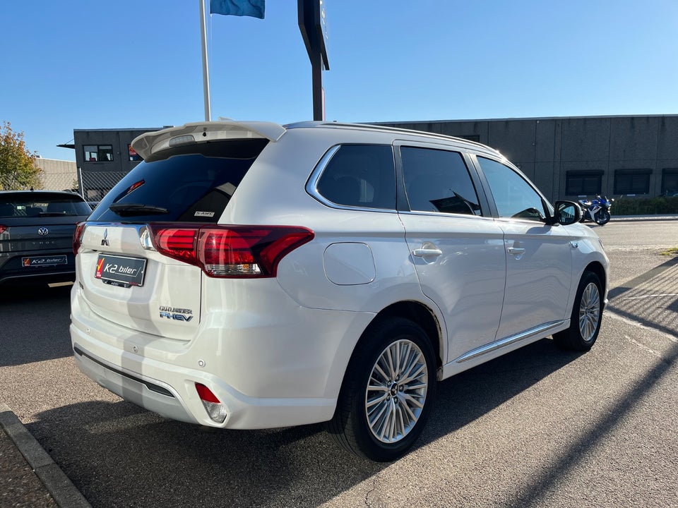 Mitsubishi Outlander 2,4 PHEV Intense CVT 4WD 5d