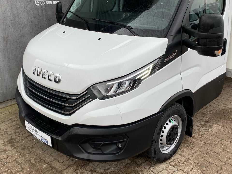 Iveco Daily 3,0 35S18 4100mm Box m/lift AG8