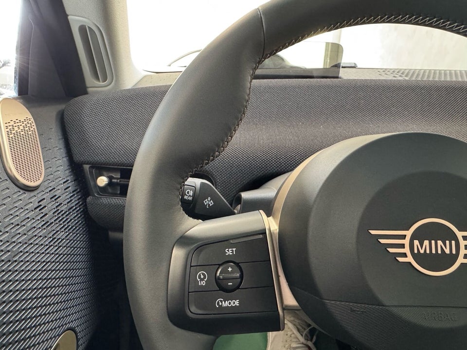 MINI Cooper E Classic Trim L 3d