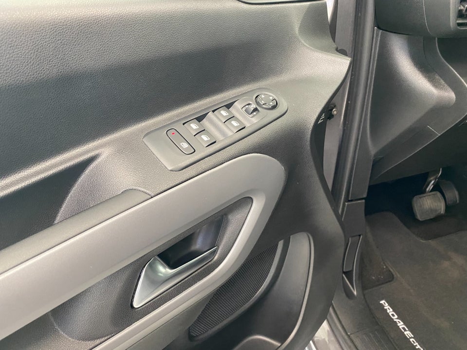 Toyota ProAce City Verso 50 Medium Family 5d