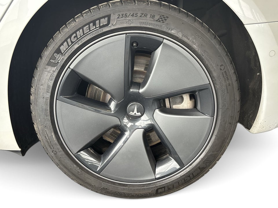 Tesla Model 3 Long Range AWD 4d