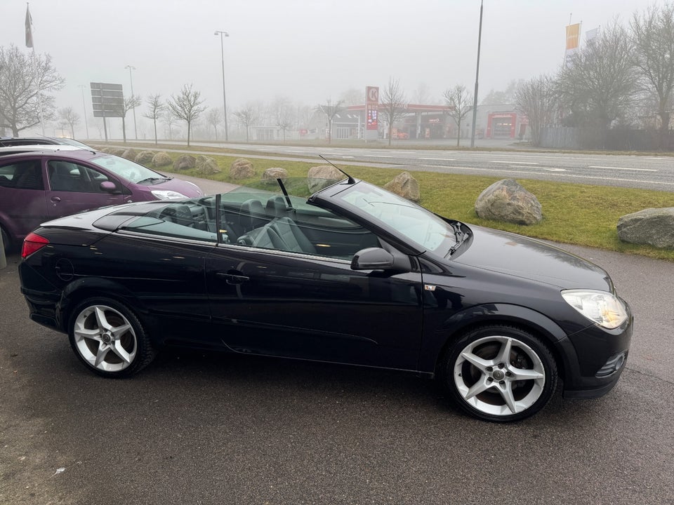 Opel Astra 2,0 Cosmo TwinTop 2d