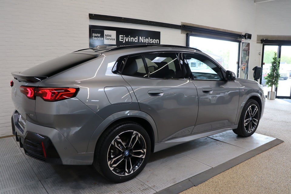 BMW iX2 eDrive20 M-Sport Premium 5d