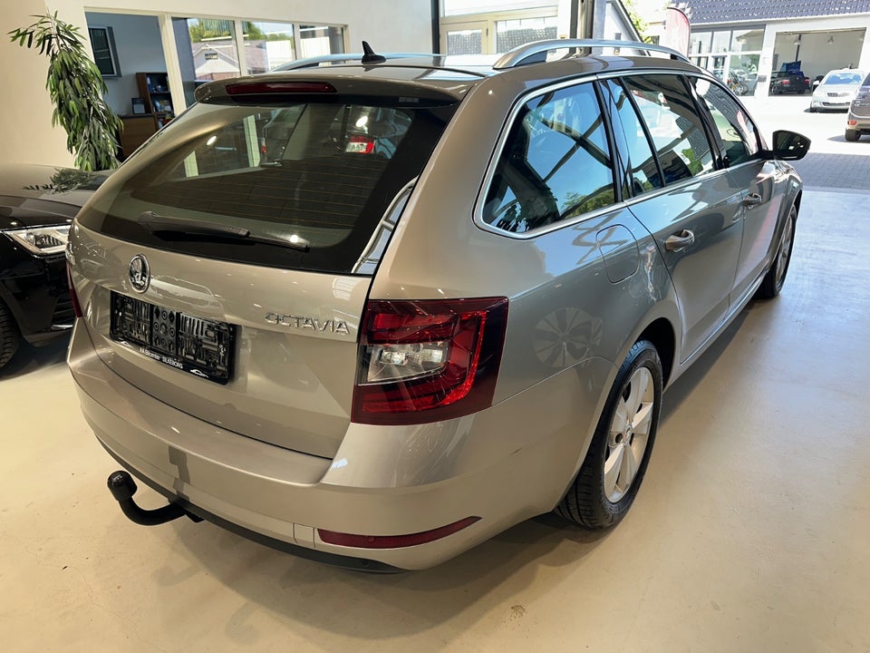 Skoda Octavia 1,6 TDi 115 Style Combi DSG 5d