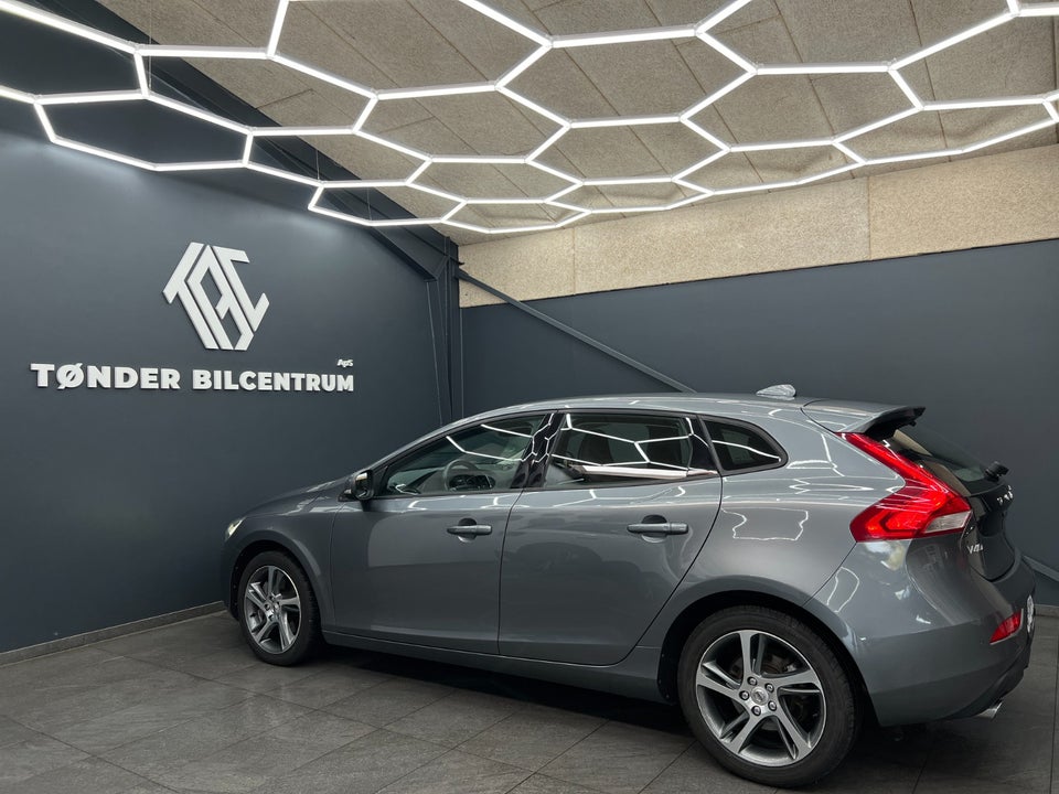 Volvo V40 2,0 D3 150 Momentum aut. 5d